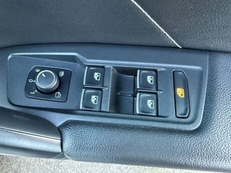 Volkswagen Tiguan 2.0 TDI R-Line Tech DSG Euro 6 (s/s) 5dr 29