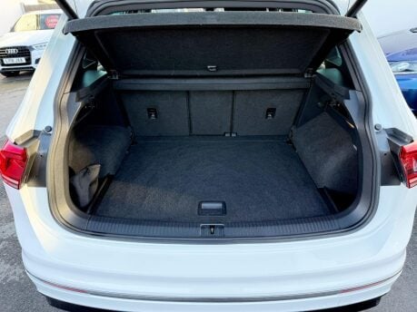 Volkswagen Tiguan 2.0 TDI R-Line Tech DSG Euro 6 (s/s) 5dr 38