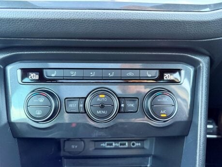 Volkswagen Tiguan 2.0 TDI R-Line Tech DSG Euro 6 (s/s) 5dr 23