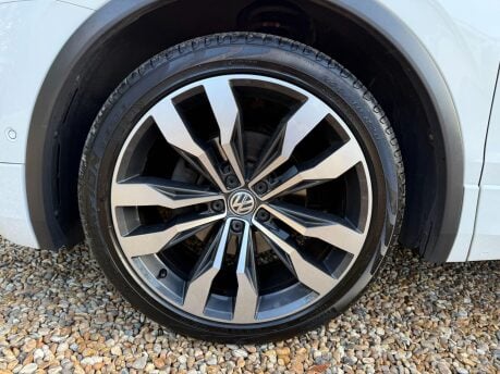Volkswagen Tiguan 2.0 TDI R-Line Tech DSG Euro 6 (s/s) 5dr 13