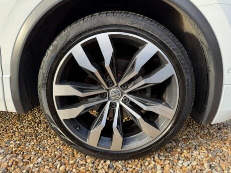 Volkswagen Tiguan 2.0 TDI R-Line Tech DSG Euro 6 (s/s) 5dr 14