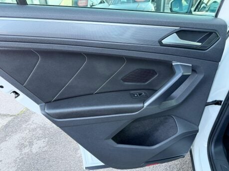 Volkswagen Tiguan 2.0 TDI R-Line Tech DSG Euro 6 (s/s) 5dr 37