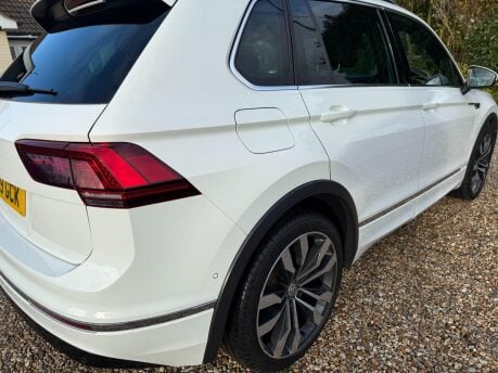 Volkswagen Tiguan 2.0 TDI R-Line Tech DSG Euro 6 (s/s) 5dr 9