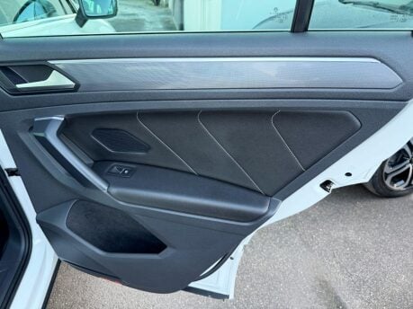 Volkswagen Tiguan 2.0 TDI R-Line Tech DSG Euro 6 (s/s) 5dr 31