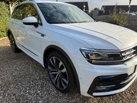 Volkswagen Tiguan 2.0 TDI R-Line Tech DSG Euro 6 (s/s) 5dr 8