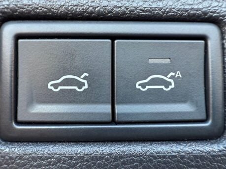 Volkswagen Tiguan 2.0 TDI R-Line Tech DSG Euro 6 (s/s) 5dr 39