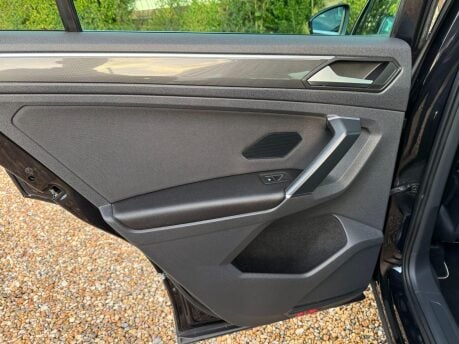 Volkswagen Tiguan 2.0 TDI BlueMotion Tech SEL DSG Euro 6 (s/s) 5dr 39