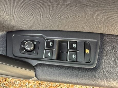 Volkswagen Tiguan 2.0 TDI BlueMotion Tech SEL DSG Euro 6 (s/s) 5dr 31