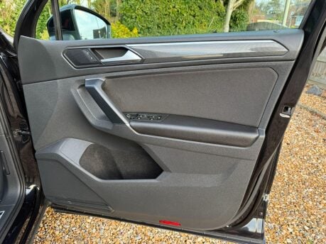 Volkswagen Tiguan 2.0 TDI BlueMotion Tech SEL DSG Euro 6 (s/s) 5dr 30