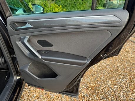 Volkswagen Tiguan 2.0 TDI BlueMotion Tech SEL DSG Euro 6 (s/s) 5dr 33