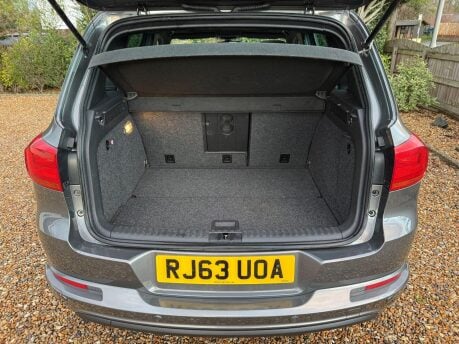 Volkswagen Tiguan 2.0 TDI BlueMotion Tech R-Line 4WD Euro 5 (s/s) 5dr 24