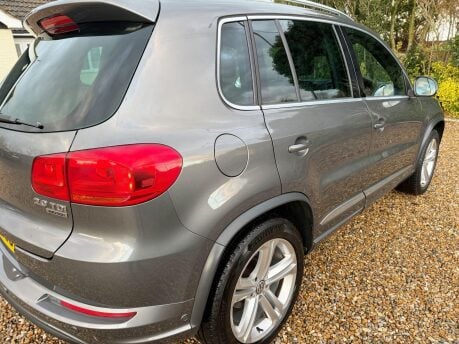 Volkswagen Tiguan 2.0 TDI BlueMotion Tech R-Line 4WD Euro 5 (s/s) 5dr 10
