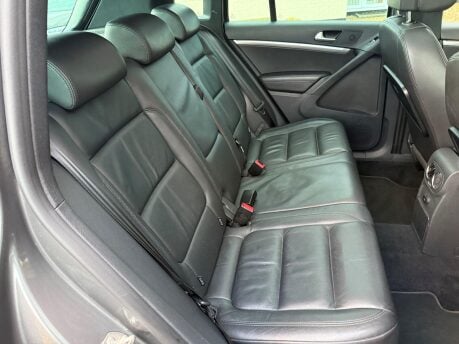 Volkswagen Tiguan 2.0 TDI BlueMotion Tech R-Line 4WD Euro 5 (s/s) 5dr 23