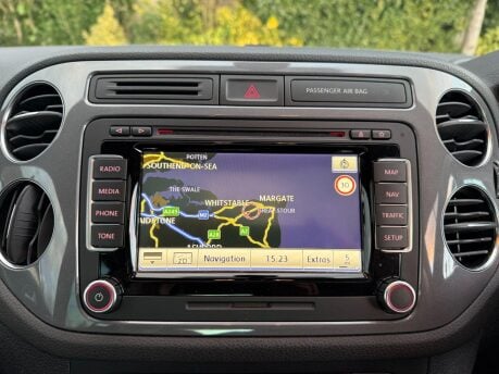 Volkswagen Tiguan 2.0 TDI BlueMotion Tech R-Line 4WD Euro 5 (s/s) 5dr 17