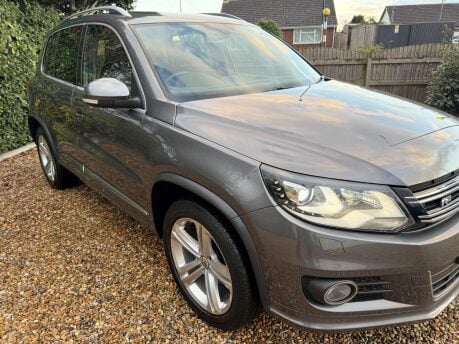 Volkswagen Tiguan 2.0 TDI BlueMotion Tech R-Line 4WD Euro 5 (s/s) 5dr 9