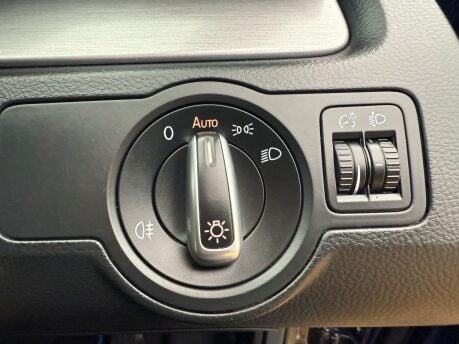 Volkswagen Passat 2.0 TDI BlueMotion Tech Highline DSG Euro 5 (s/s) 5dr 21