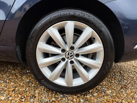 Volkswagen Passat 2.0 TDI BlueMotion Tech Highline DSG Euro 5 (s/s) 5dr 11