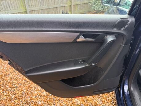 Volkswagen Passat 2.0 TDI BlueMotion Tech Highline DSG Euro 5 (s/s) 5dr 30