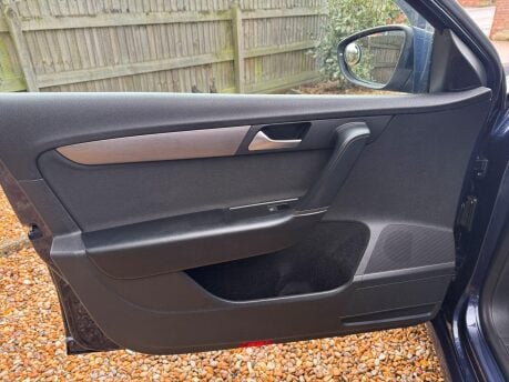 Volkswagen Passat 2.0 TDI BlueMotion Tech Highline DSG Euro 5 (s/s) 5dr 28