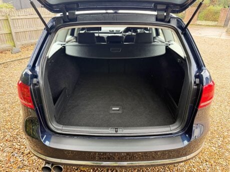 Volkswagen Passat 2.0 TDI BlueMotion Tech Highline DSG Euro 5 (s/s) 5dr 31