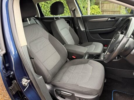 Volkswagen Passat 2.0 TDI BlueMotion Tech Highline DSG Euro 5 (s/s) 5dr 23