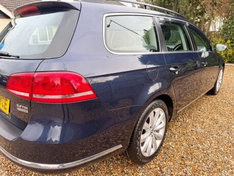 Volkswagen Passat 2.0 TDI BlueMotion Tech Highline DSG Euro 5 (s/s) 5dr 8