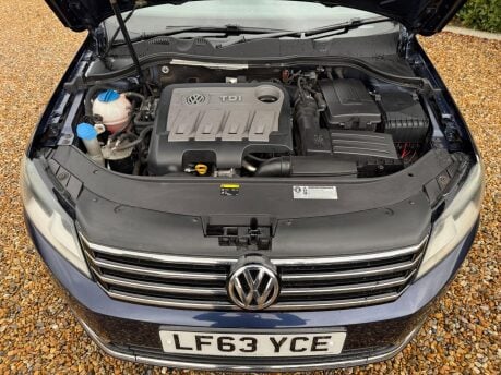 Volkswagen Passat 2.0 TDI BlueMotion Tech Highline DSG Euro 5 (s/s) 5dr 15