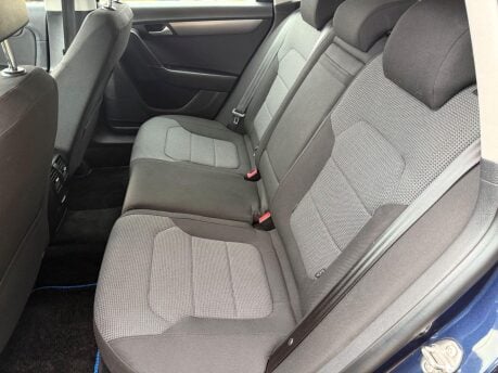 Volkswagen Passat 2.0 TDI BlueMotion Tech Highline DSG Euro 5 (s/s) 5dr 29