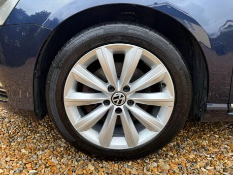 Volkswagen Passat 2.0 TDI BlueMotion Tech Highline DSG Euro 5 (s/s) 5dr 12