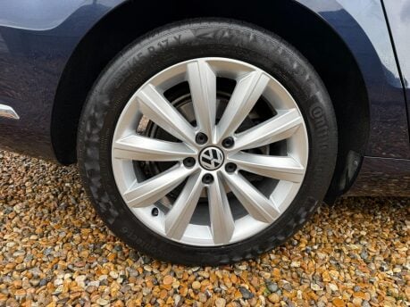 Volkswagen Passat 2.0 TDI BlueMotion Tech Highline DSG Euro 5 (s/s) 5dr 14