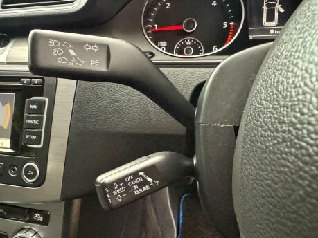 Volkswagen Passat 2.0 TDI BlueMotion Tech Highline DSG Euro 5 (s/s) 5dr 17