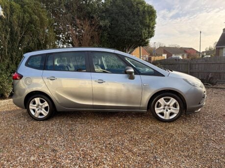 Vauxhall Zafira 1.8 16V Exclusiv Euro 5 5dr 4