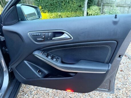 Mercedes-Benz GLA 2.1 GLA200d Sport (Premium Plus) Euro 6 (s/s) 5dr 23