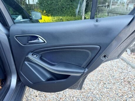 Mercedes-Benz GLA 2.1 GLA200d Sport (Premium Plus) Euro 6 (s/s) 5dr 26