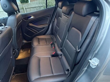 Mercedes-Benz GLA 2.1 GLA200d Sport (Premium Plus) Euro 6 (s/s) 5dr 29