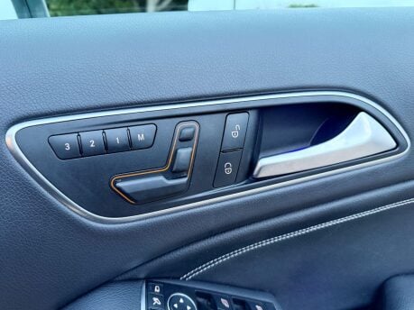 Mercedes-Benz GLA 2.1 GLA200d Sport (Premium Plus) Euro 6 (s/s) 5dr 24