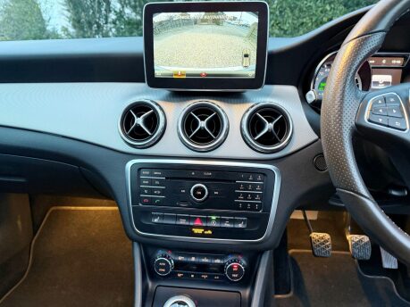 Mercedes-Benz GLA 2.1 GLA200d Sport (Premium Plus) Euro 6 (s/s) 5dr 17