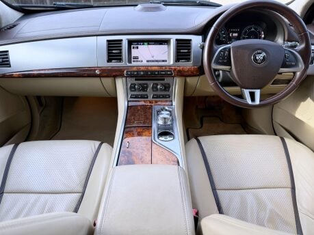 Jaguar XF 3.0d V6 Portfolio Sportbrake Auto Euro 5 (s/s) 5dr 17