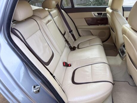 Jaguar XF 3.0d V6 Portfolio Sportbrake Auto Euro 5 (s/s) 5dr 19