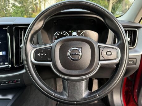 Volvo XC60 2.0 D4 Momentum Auto AWD Euro 6 (s/s) 5dr 16