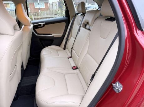 Volvo XC60 2.4 D5 SE Lux Nav Auto AWD Euro 6 (s/s) 5dr 32