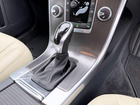 Volvo XC60 2.4 D5 SE Lux Nav Auto AWD Euro 6 (s/s) 5dr 23