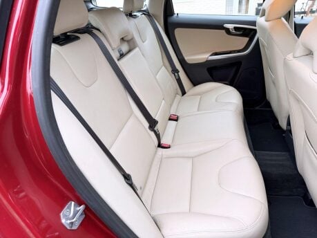 Volvo XC60 2.4 D5 SE Lux Nav Auto AWD Euro 6 (s/s) 5dr 28