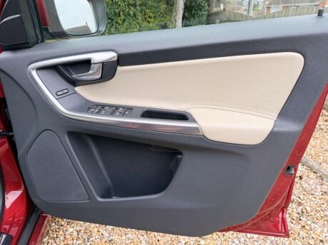 Volvo XC60 2.4 D5 SE Lux Nav Auto AWD Euro 6 (s/s) 5dr 27