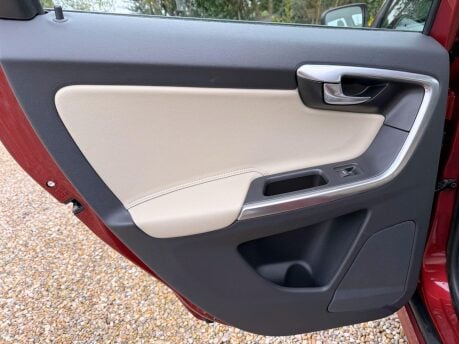 Volvo XC60 2.4 D5 SE Lux Nav Auto AWD Euro 6 (s/s) 5dr 33