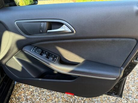 Mercedes-Benz A Class 2.1 A200d AMG Line (Premium) Hatchback 5dr Diesel 7G-DCT Euro 6 (s/s) (136 20