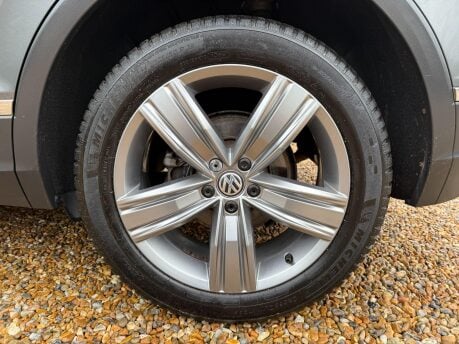 Volkswagen Tiguan 2.0 TDI SEL DSG 4Motion Euro 6 (s/s) 5dr 16