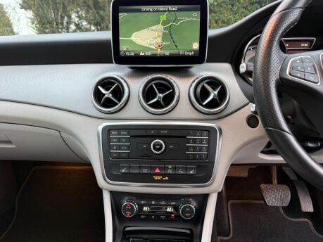 Mercedes-Benz GLA 2.1 GLA200d Sport (Premium Plus) 7G-DCT Euro 6 (s/s) 5dr 21