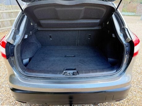 Nissan Qashqai 1.5 dCi N-Connecta 2WD Euro 6 (s/s) 5dr 23