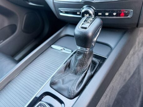 Volvo XC60 2.0 D4 Momentum Auto AWD Euro 6 (s/s) 5dr 19